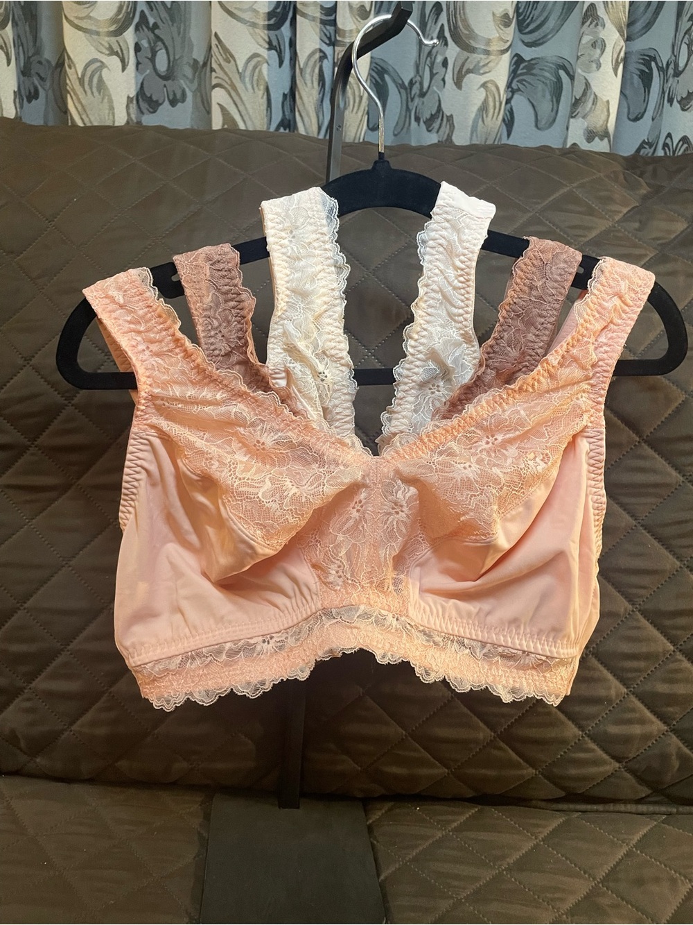 Breezies set of 3 comfort wireless bras, peach, ivory and beige size 1x. - Picture 9 of 10